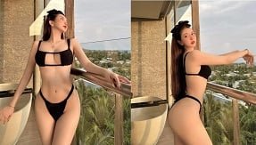A garota é realmente grande, satisfeita com o pau